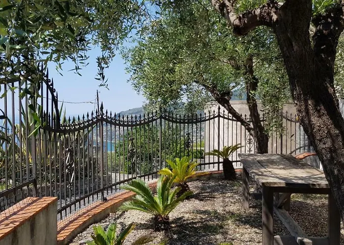 Piccola Casa Con Giardino