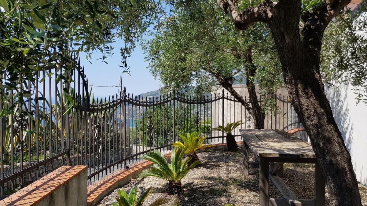 Piccola Casa Con Giardino Sanremo